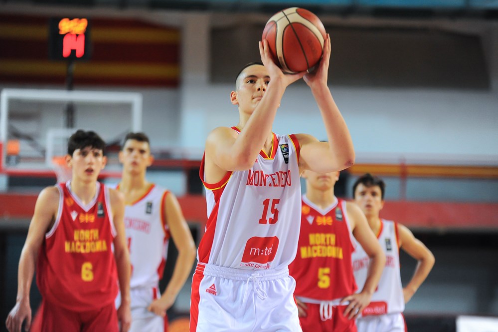 Domaćini bolji na startu Evrobasketa