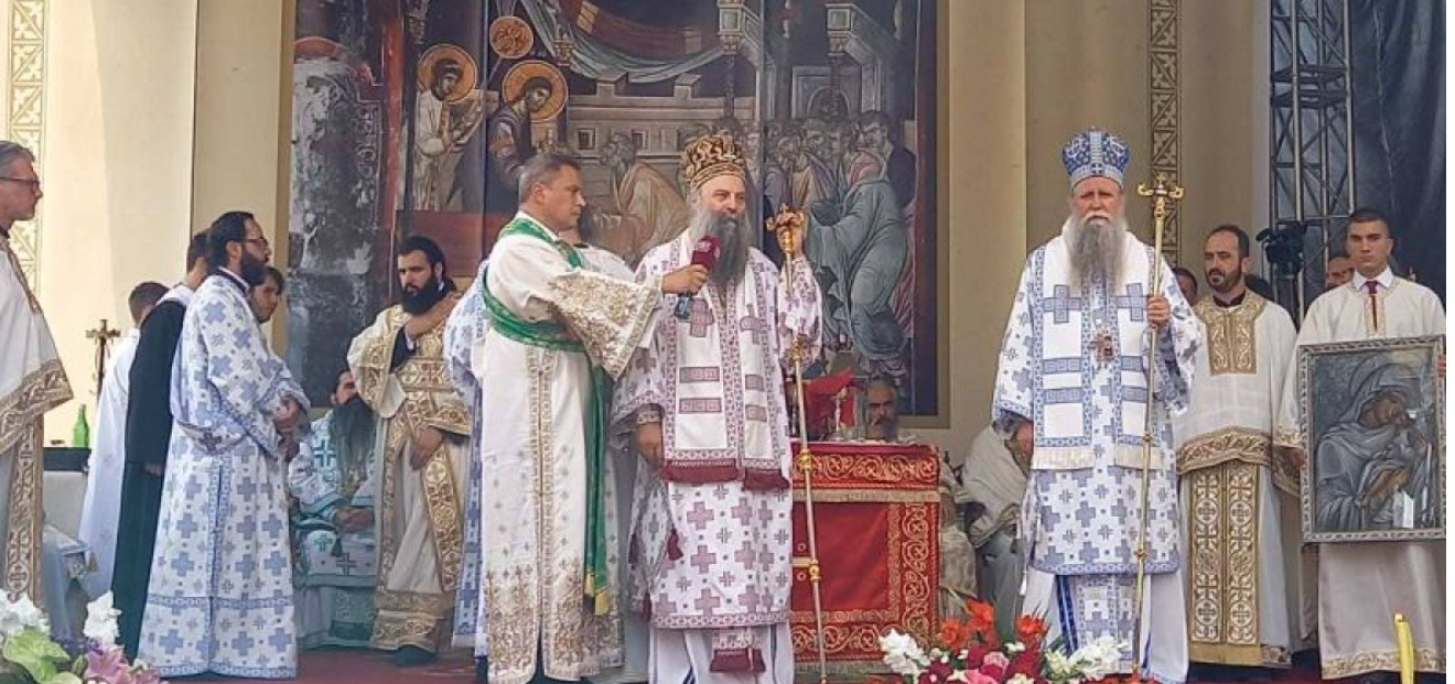 Patrijarh Porfirije i Mitropolit Joanikije služili liturgiju na Gospođindan u manastiru Savina: Presveta Bogorodica preko svog omofora spaja jaz između ovog svijeta i Carstva Božijeg
