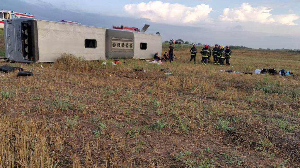 U Leskovcu: Jedna osoba poginula prilikom prevrtanja autobusa, 25 ljudi povrijeđeno