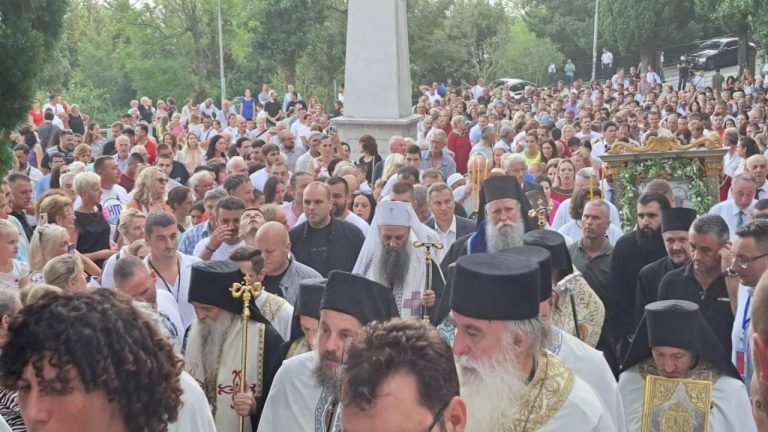 Patrijarh Porfirije predvodio litiju u Herceg Novom povodom 640. godišnjice od osnivanja grada