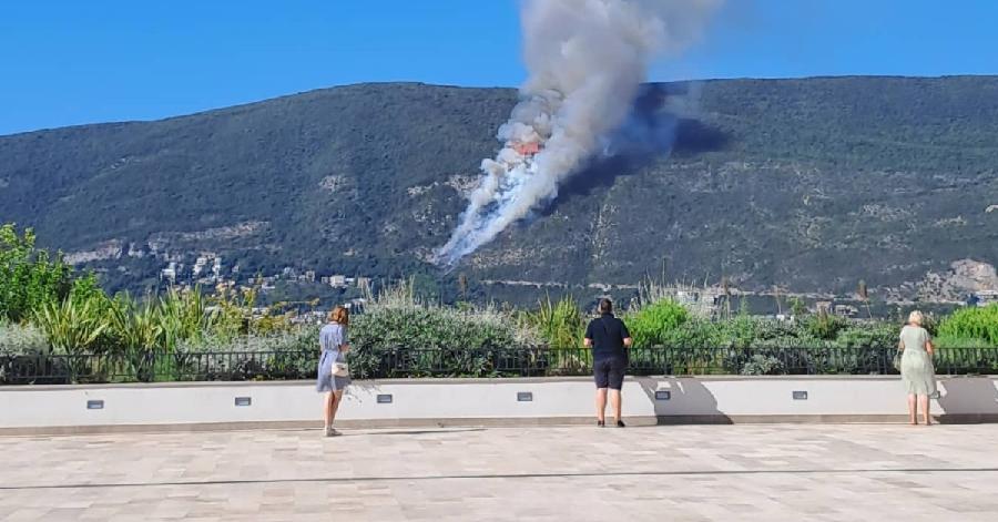 Požar na Njivicama kod Herceg Novog: Situacija nije dobra, zatražena je pomoć iz vazduha