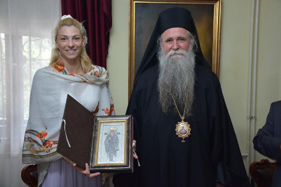 Za najbolju crnogorsku atletičarku: Mitropolit Joanikije Mariji Vuković uručio ikonu i blagoslov Svetog Vasilija Ostroškog