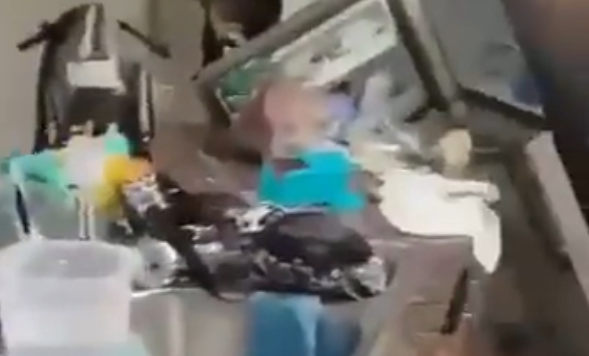 Klinac uništio cio stan, jer su mu oduzeli telefon: Roditelje dočekao haos kad su došli sa posla