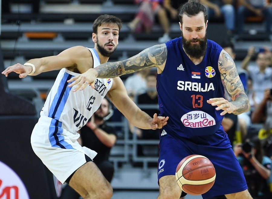 Raduljica dvije godine u Zvezdi, Efes kvari posao oko Jovića