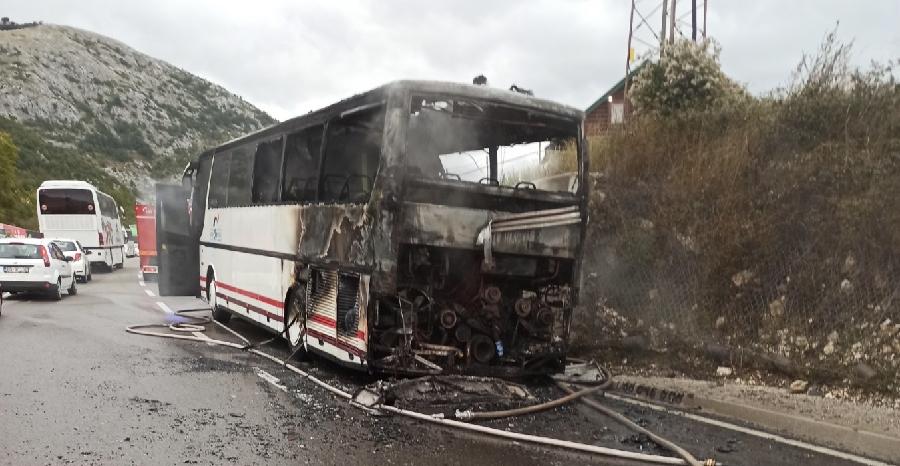 U mjestu Brajići: U toku vožnje se zapalio autobus, bez povrijeđenih