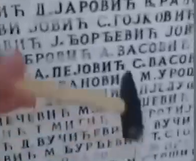 Nepoznati vandali iz Tirane urinirali i čekićem udarali po spomeniku srpskim vojnicima iz balkanskih ratova i Prvom svjetskom ratu (VIDEO)
