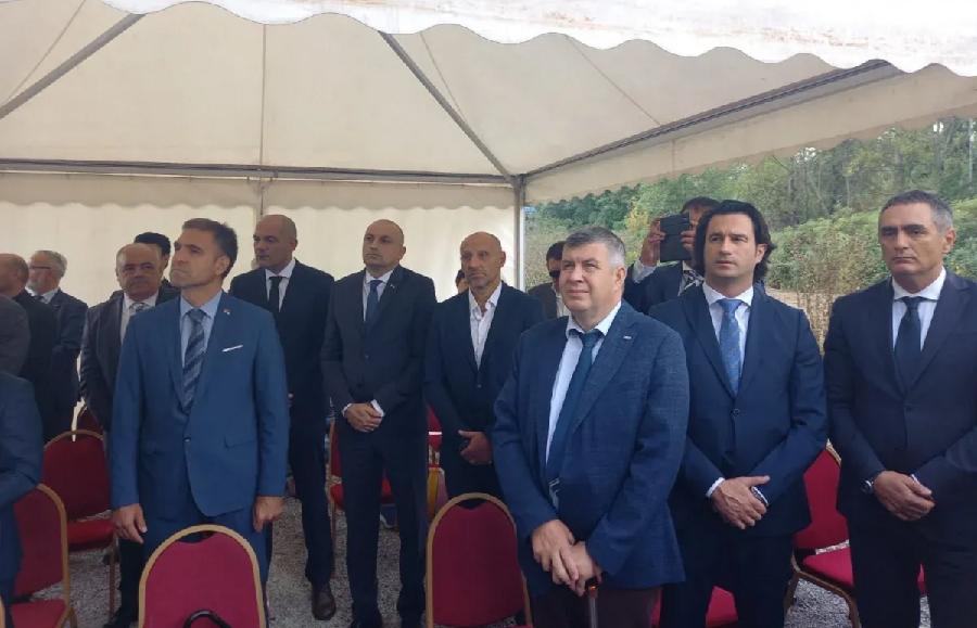 Službu obavlja patrijarh Porfirije: Kovač i Damjanović na liturgiji u Jasenovcu