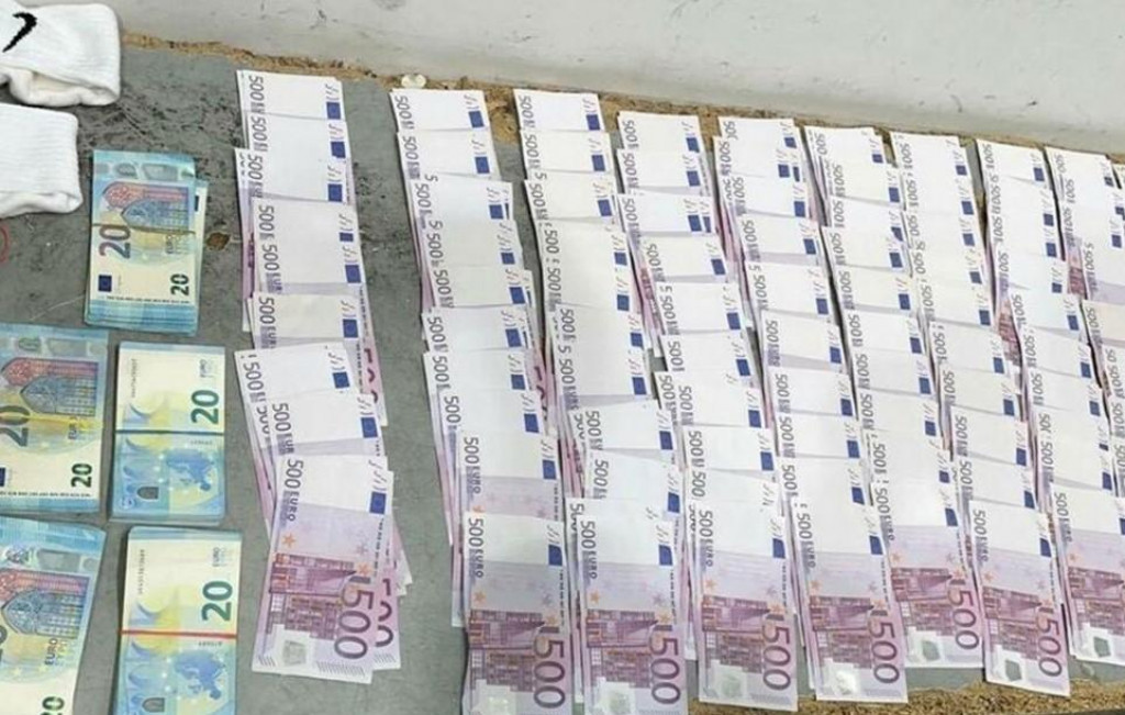 Carinici Srbije spriječili krijumčarenje: Sakrili po 50.000 evra u gaće, pa probali da pređu granicu