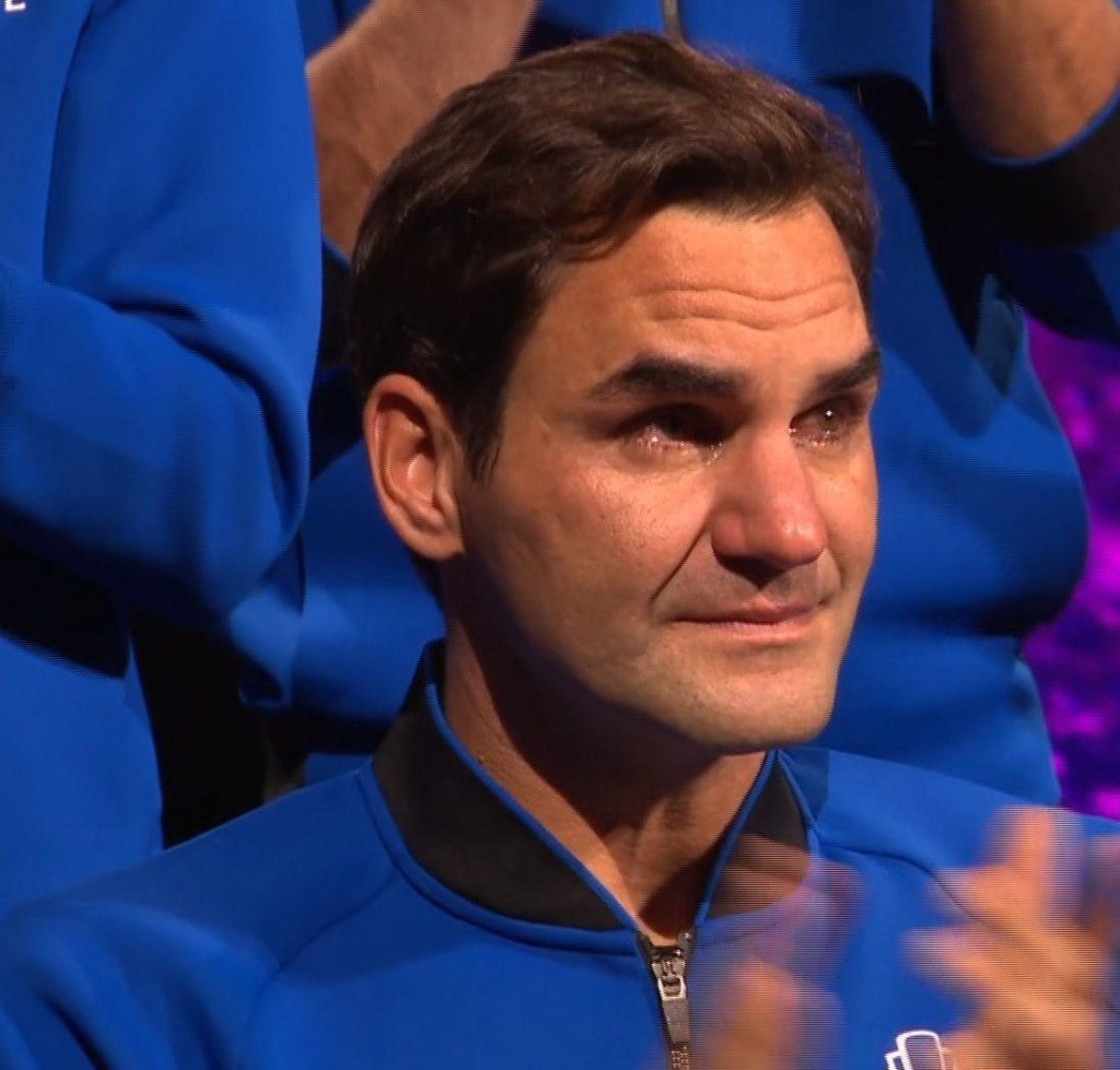 Kraj jedne divne ere: Federer sa suzama u očima otišao u penziju (VIDEO)