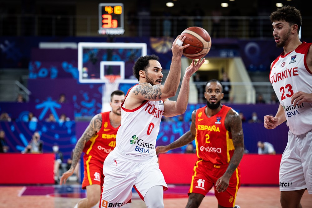 Povreda šake jača od pleja Turske: Za Larkina završen Evrobasket