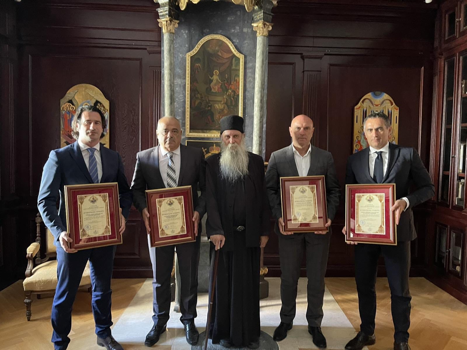 Vladika Jovan uručio gramate Aleksandru Damjanoviću, Marku Kovaču, Nebojši Juškoviću i Batu Careviću za nesebičnu ljubav i revnost prema Crkvi