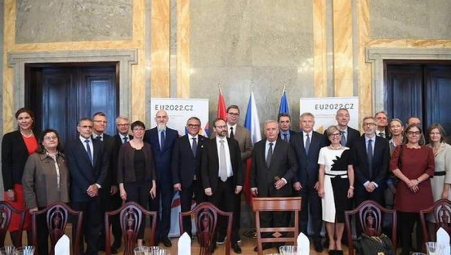 Vučić sa ambasadorima EU zemalja: Moramo ozbiljno da radimo na obezbjeđivanju energetske bezbjednosti, očuvanju mira i prosperiteta za sve naše građane!