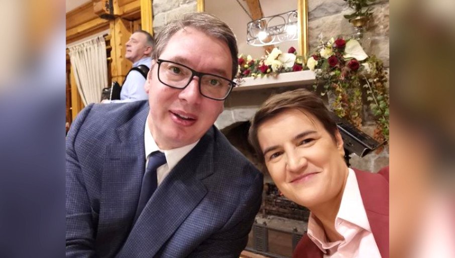 Brnabić objavila selfi sa Vučićem: Srećna što ga imamo, najjači na svijetu