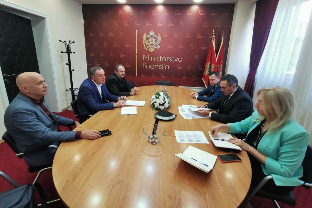 Ministarstvo finansija: Prosvjetarima uvećanje koeficijenta za zarade od 15%