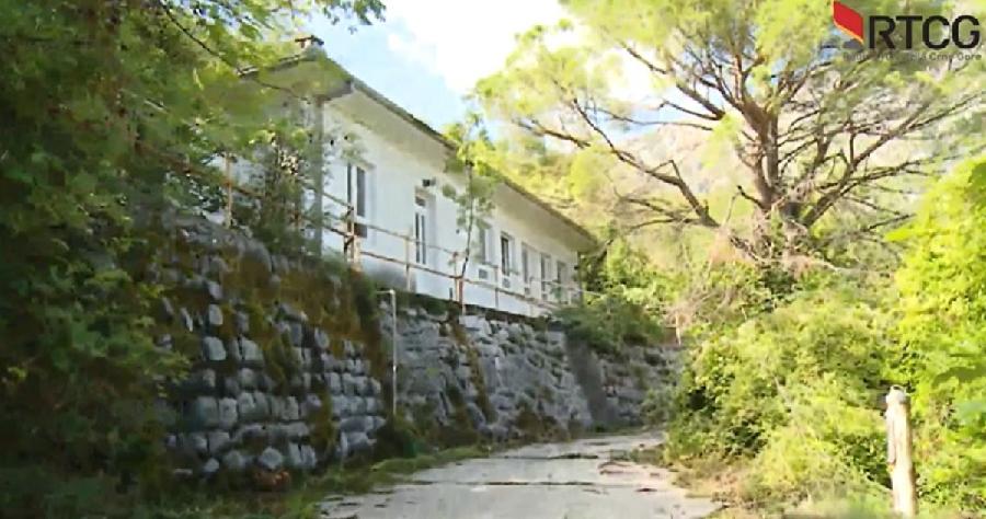 Sramna odluka vojske: I pored Jokićeve odluke vojska odbila da ukloni spomen ploču u Morinju