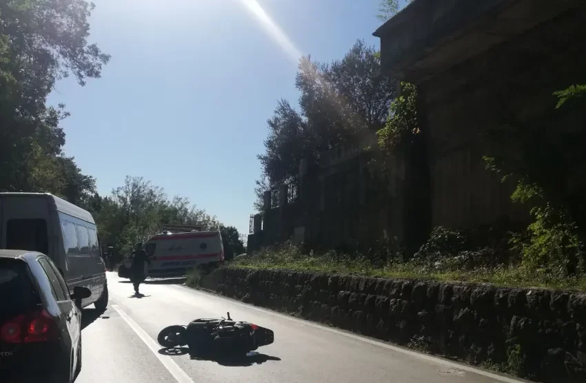 Sutomore: U saobraćajnoj nezgodi povrijeđen motociklista