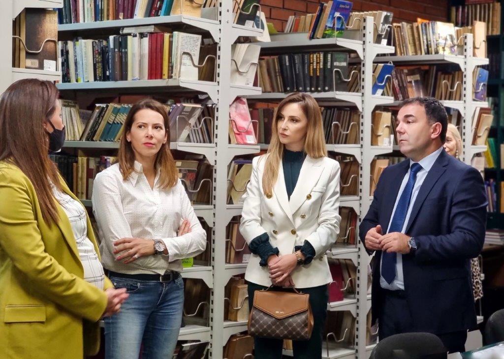 Gradonačelnik Prijestonice Cetinje sa saradnicima posjetio JU Narodnu biblioteku i čitaonicu “Njegoš”