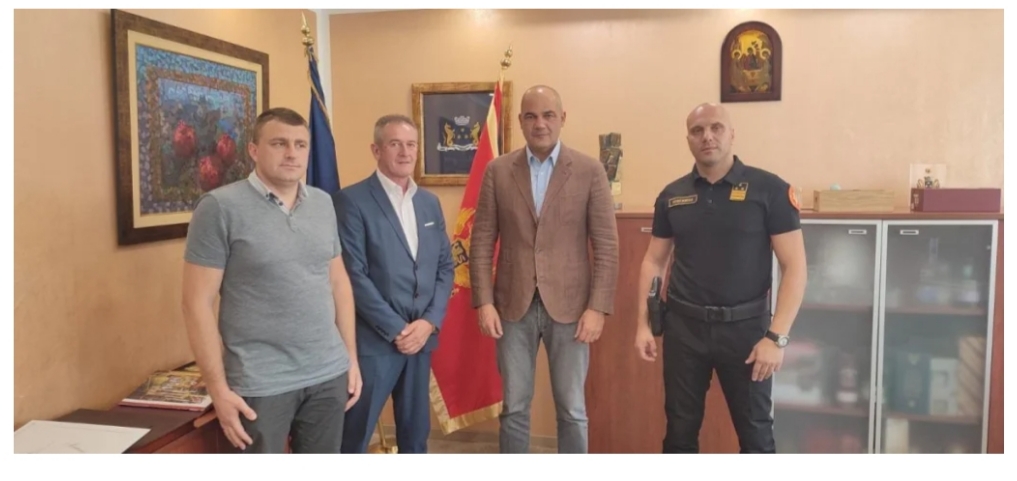 Božović se sastao sa načelnikom CB Budva: Opština Budva će zajedno sa državnim organima riješiti pitanje poboljšanja uslova života službenika