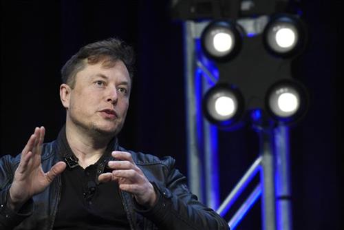 Tesla predstavio prototip novog humanoidnog robota „Optimus“