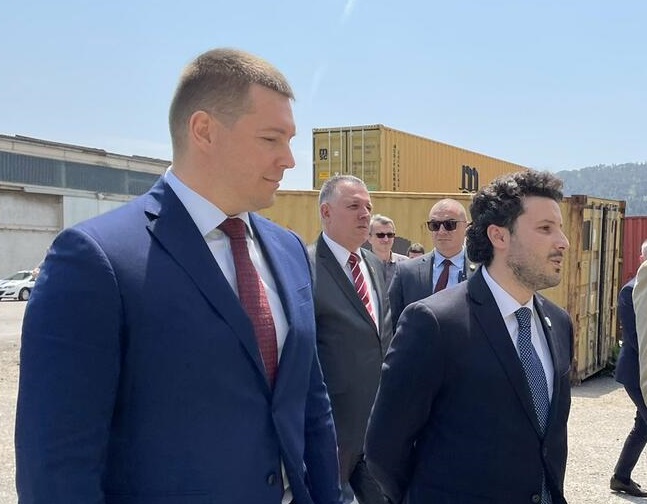Abazović preuzima Ministarstvo vanjskih poslova, Adžić ministarstvo odbrane