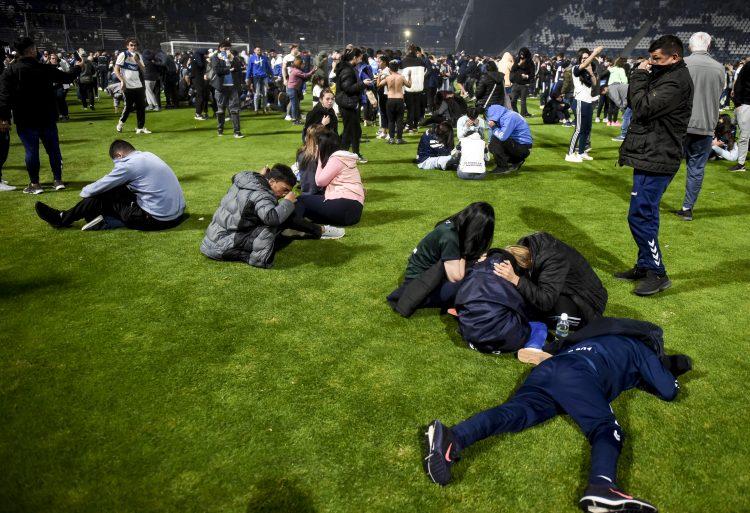 Još jedna tragedija na stadionima: U Argentini poginuo navijač