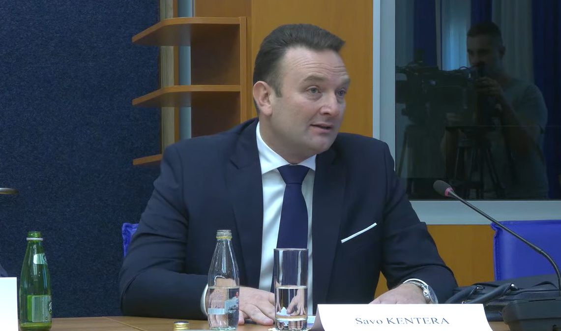 Bogoborac Kentera brani svoje poslodavce od Mila: Najlakše je za svoje greške kriviti druge, nije Stejt department doveo u Crnu Goru stotine popova iz Republike Srpske i Srbije