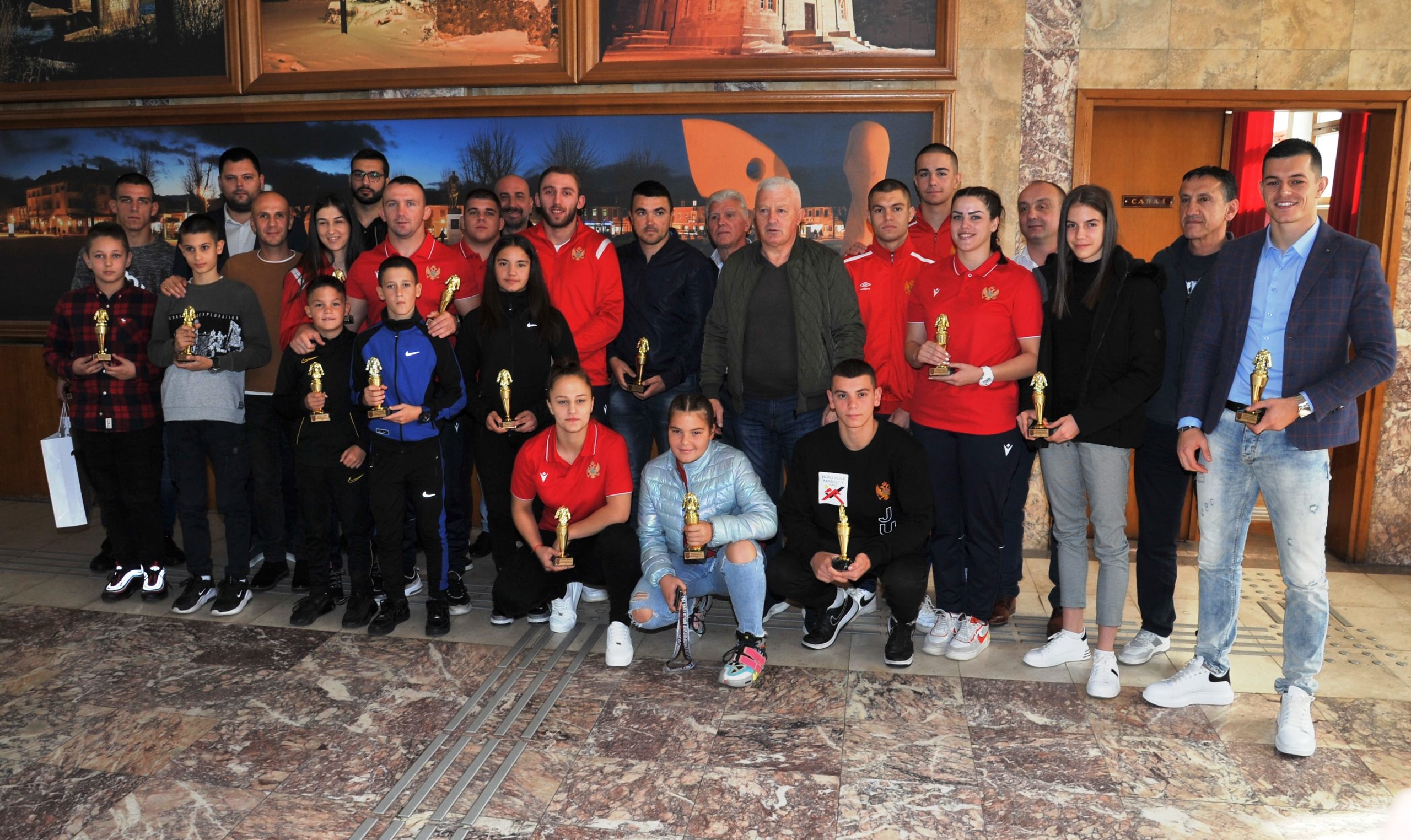Za ostvarene rezultate: Kovačević uručio nagrade sportistima iz borilačkih vještina