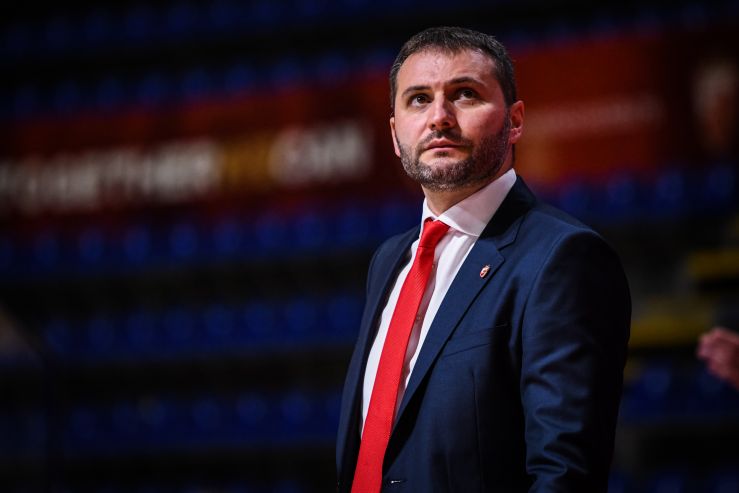 Crvena zvezda u Istanbulu bez Nedovića, Dobrića i bijele zastave