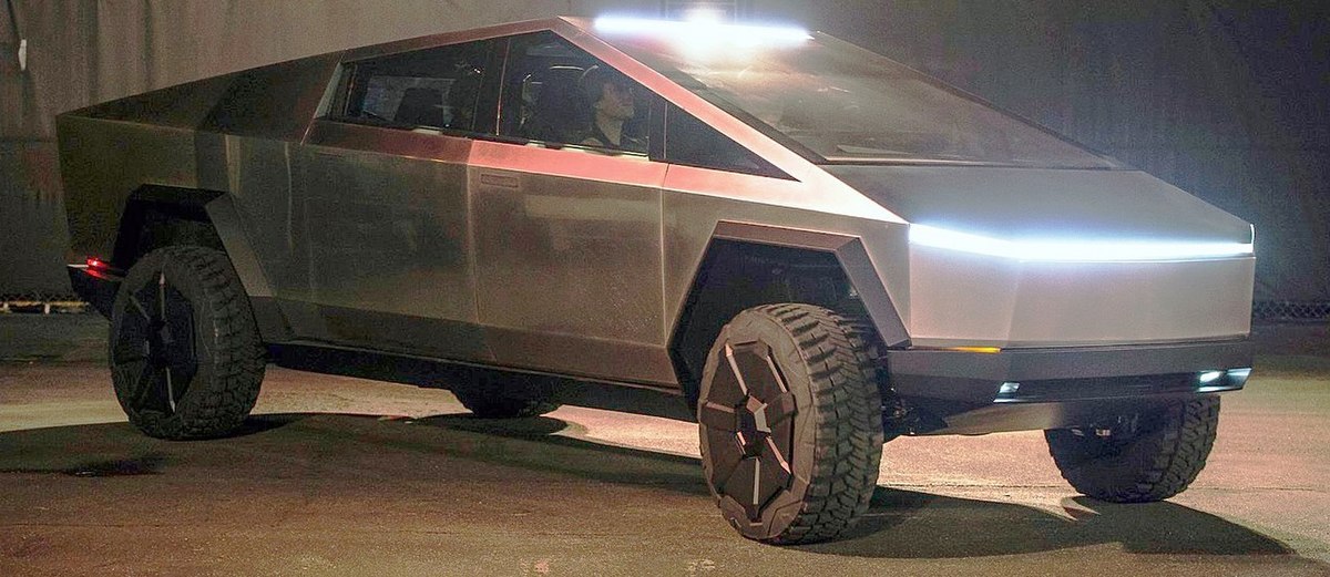 „Tesla“ krajem 2023. godine planira da počne sa masovnom proizvodnjom „sajbertraka“