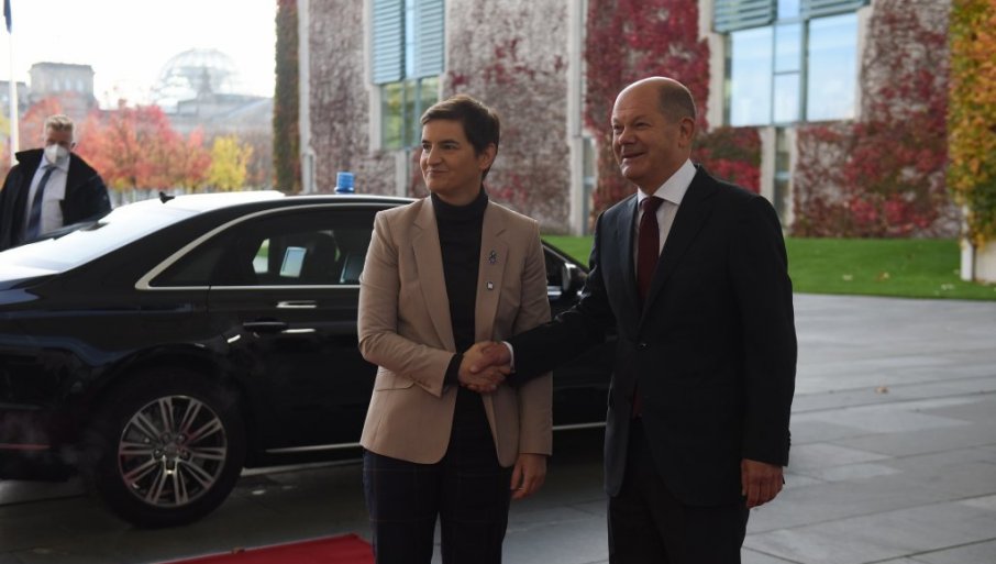 Brnabić stigla na samit u Berlin: Dočekao je kancelar Šolc