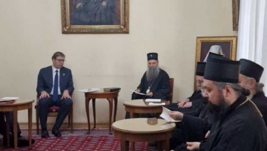 Vučić stigao u Patrijaršiju: Počeo sastanak sa patrijarhom Porfirijem