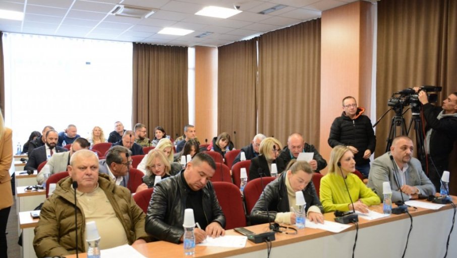 Zvanično: Gradonačelnici i odbornici četiri opštine na severu KiM danas i formalno potvrdili podnošenje ostavki (FOTO)