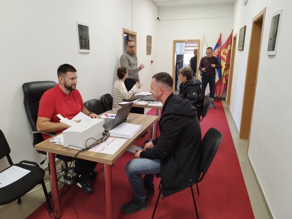 Kancelarija za KiM: Počelo potpisivanje ugovora između države Srbije i Srba koji su napustili prištinske institucije