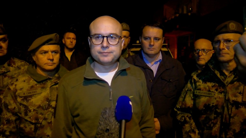 Vučević i Mojsilović poručuju iz Novog Pazara: Vojska ima hrabrost i volji da pomogne ugroženima u poplavljenim područjima!