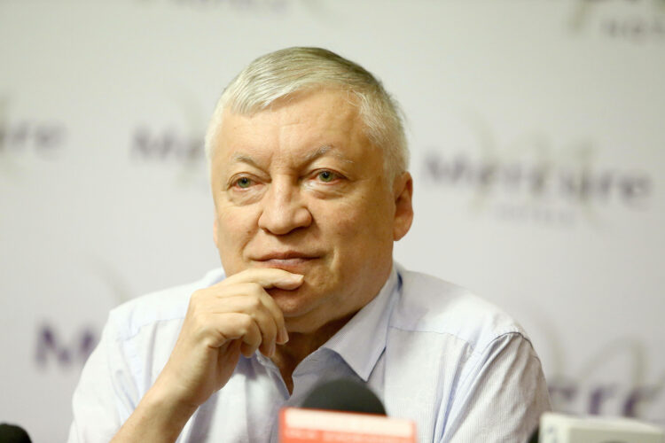 Anatoli Karpov u vještačkoj komi