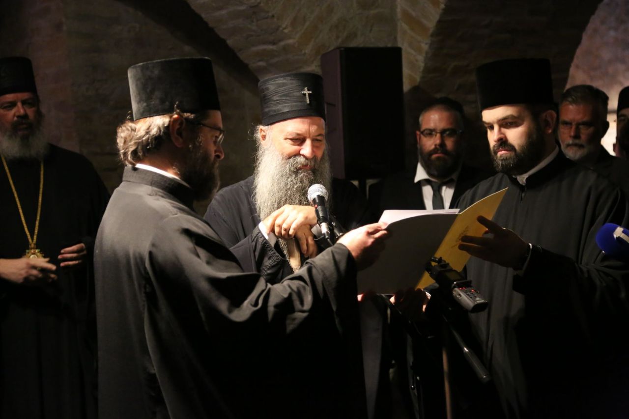 Kulturni centar Novog Sada organizovao izložbu „Pogrom u Bačkoj“: Prisustvovao i patrijarh Porfirije