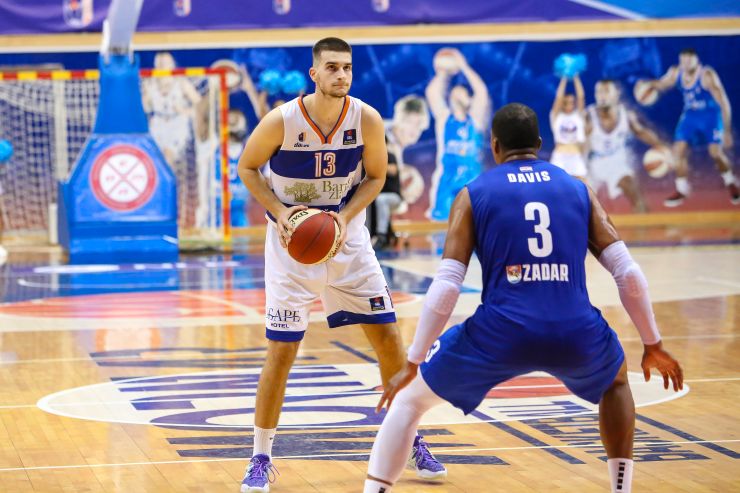 Mornar protiv Mege traži pravi ritam