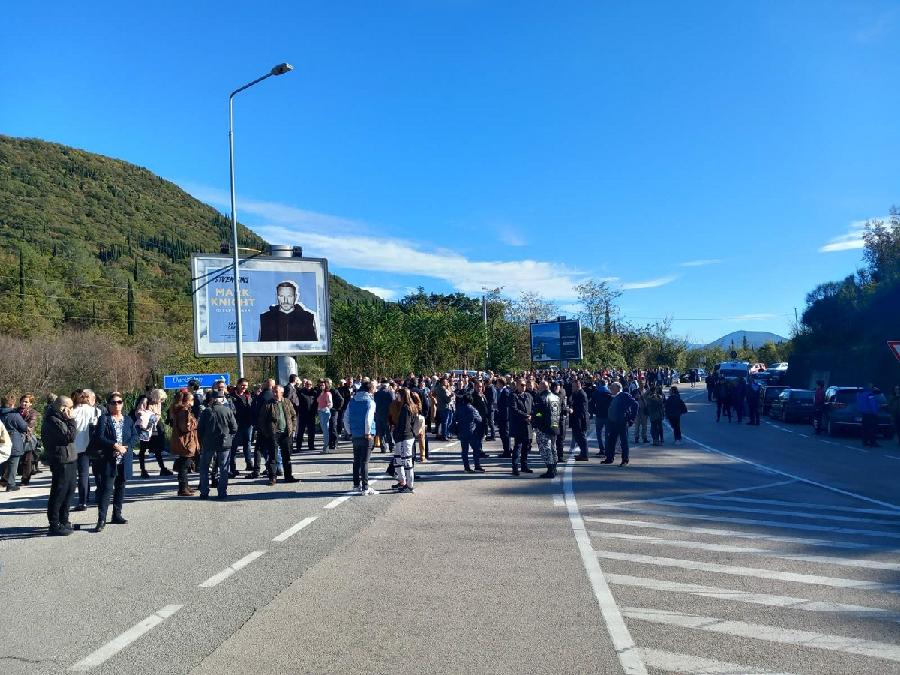 Zbog zatvaranja bolnice u Meljinama: Blokiran granični prelaz Debeli brijeg