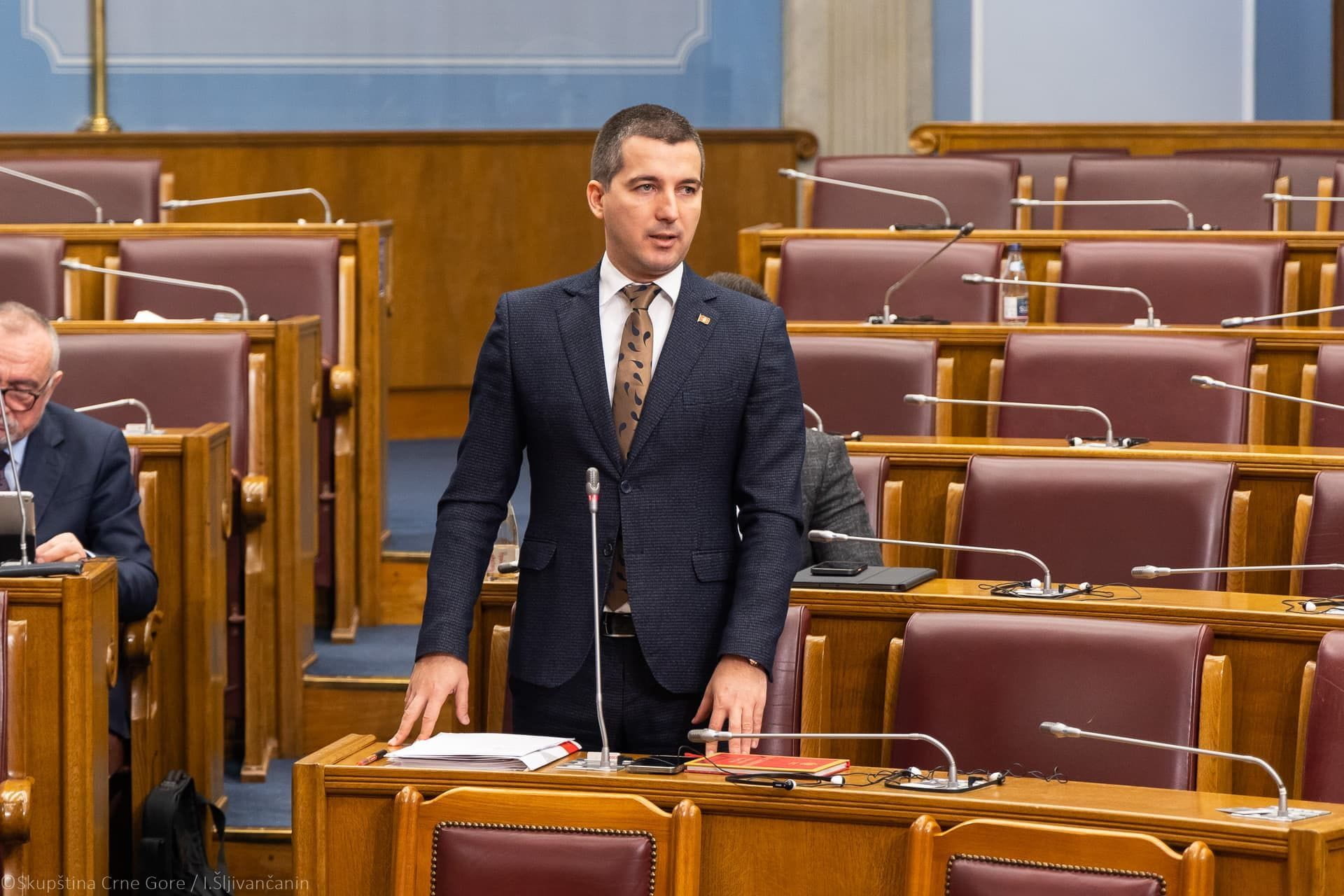 Bečić: Došao je istorijski dan isplate prvog dječijeg dodatka za svako dijete u Crnoj Gori!