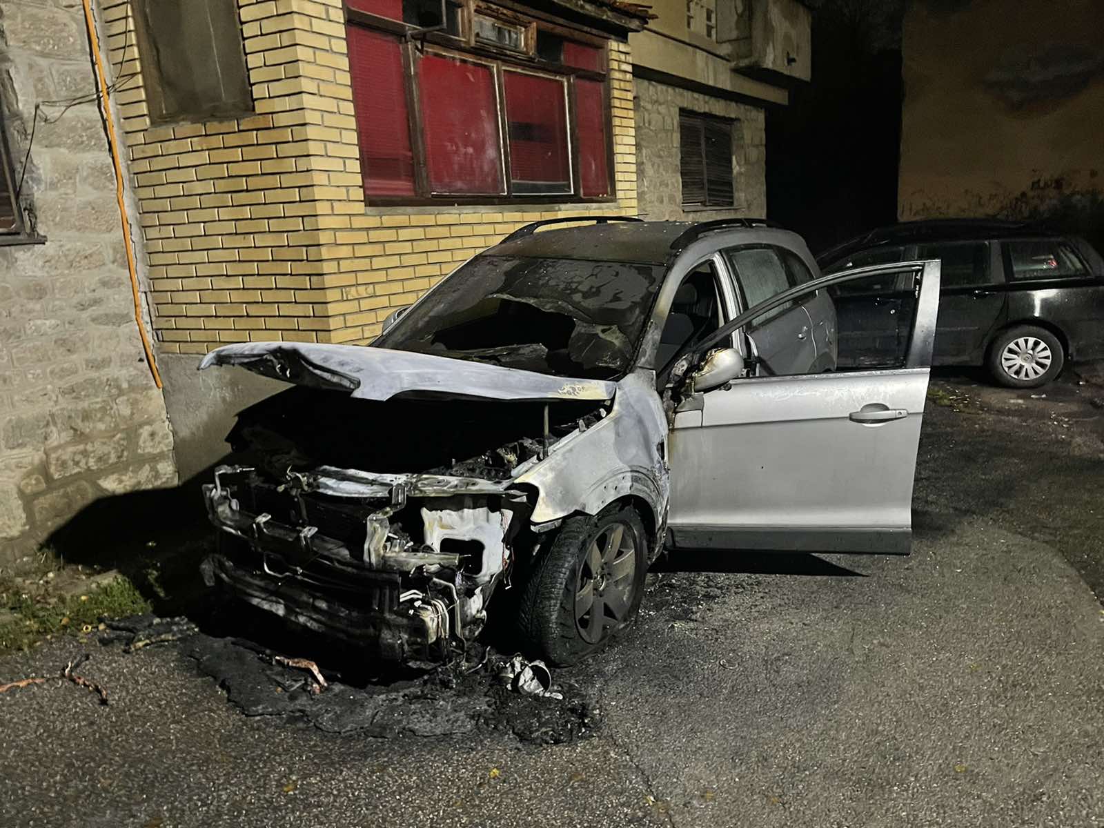 Kossev: Sinoć U Mitrovici zapaljen automobil kragujevačkih tablica