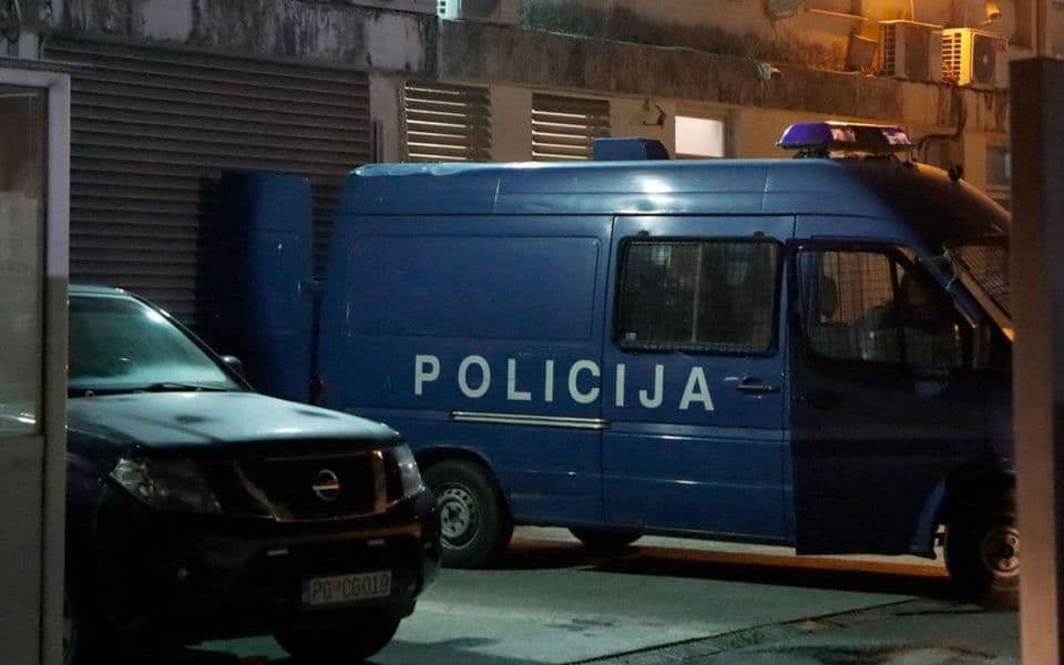 Bili članovi komisije za uništenje cigareta a švercovali ih: Uhapšenim službenicima Uprave prihoda i carina određen pritvor do mjesec dana