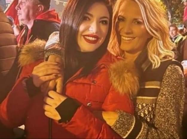 Dior, kažu, a većina onih oko nje je u odjeći brenda „Gintaš“ ili „Tuzi“