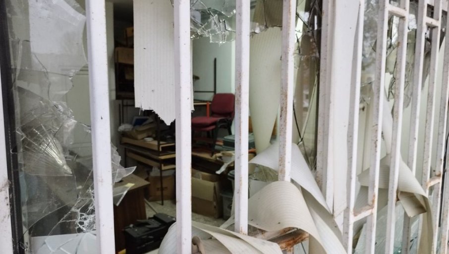 Kurtijevi batinaši iza sebe ostavili nered (FOTO)