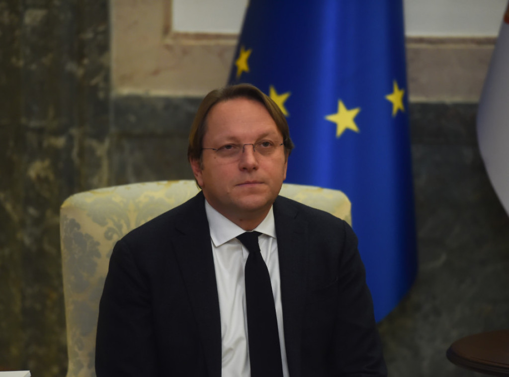Varhelji: Potrebna nam je Srbija, potreban nam je lider Srbije u Tirani