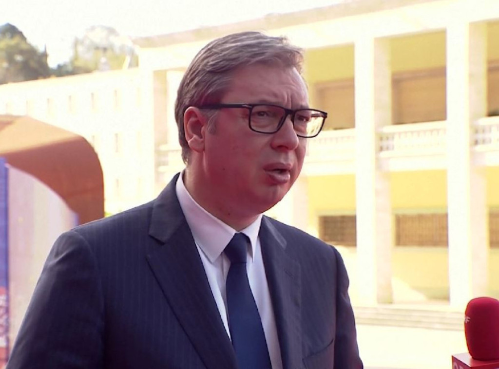 Vučić iz Tirane: Dobra prilika da čuvamo interese Srbije; Bolje biti za stolom, nego na meniju