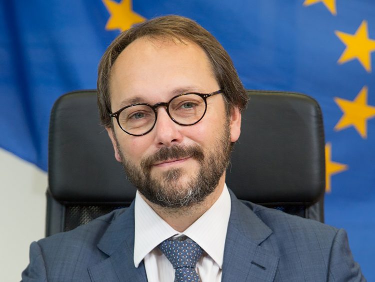 Žofre: Odricanje od Kosmeta nije uslov za ulazak Srbije u EU, ali sankcije Rusiji treba da uvede!