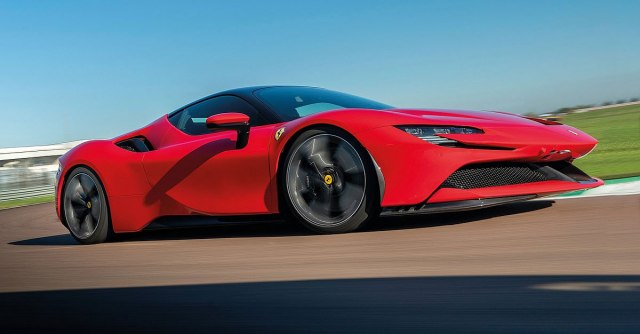 Njemac preživio udes u Ferrariju pri brzini od 300 km/h!