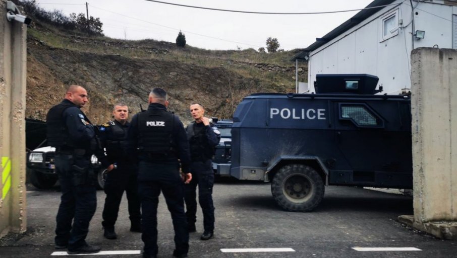Kurti ne prestaje sa provokacijama: Oglasile se sirene za vazdušnu opasnost, tzv. kosovska policija upala u zgrade opštine Zubin Potok i Sjeverna Kosovska Mitrovica!