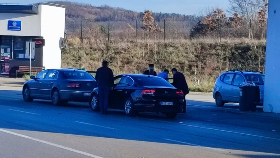 Skandalozan potez Kurtijevih terorista: Policija lažne države zaustavila patrijarha Porfirija na Merdaru!