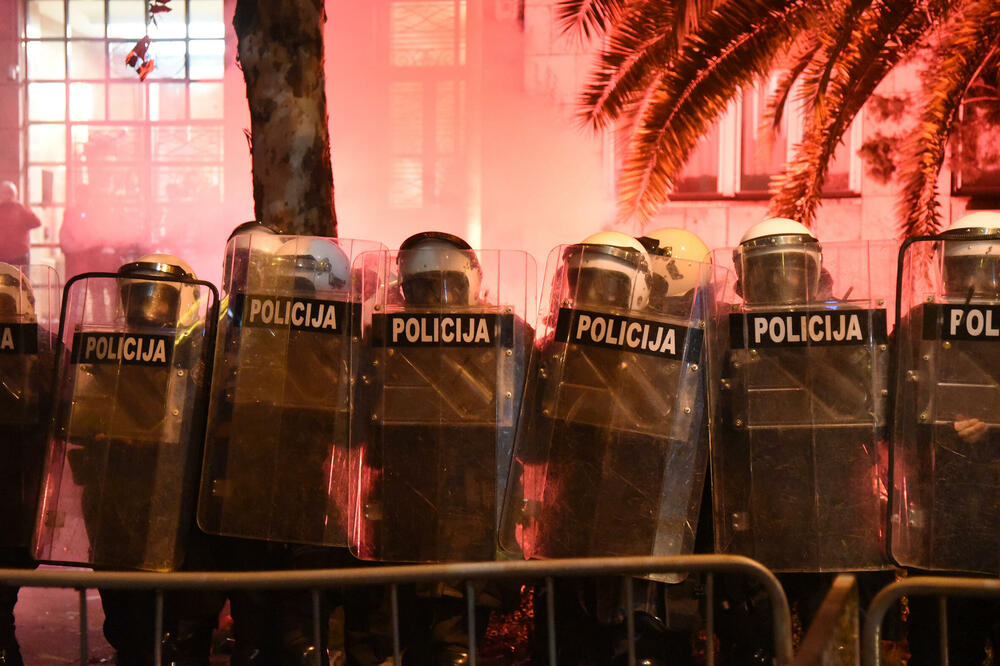 Oglasila se UP: Policajci koristili samo ručni sprej sa nadražujućim dejstvom